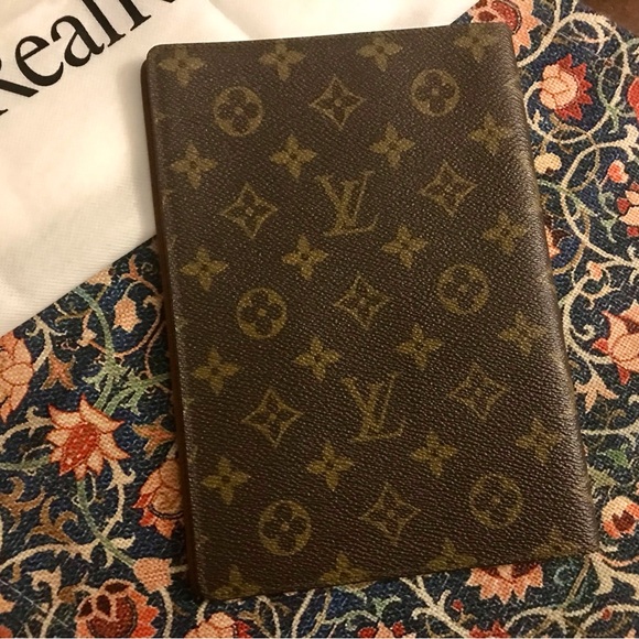 Louis Vuitton Agenda - Picture 2 of 13